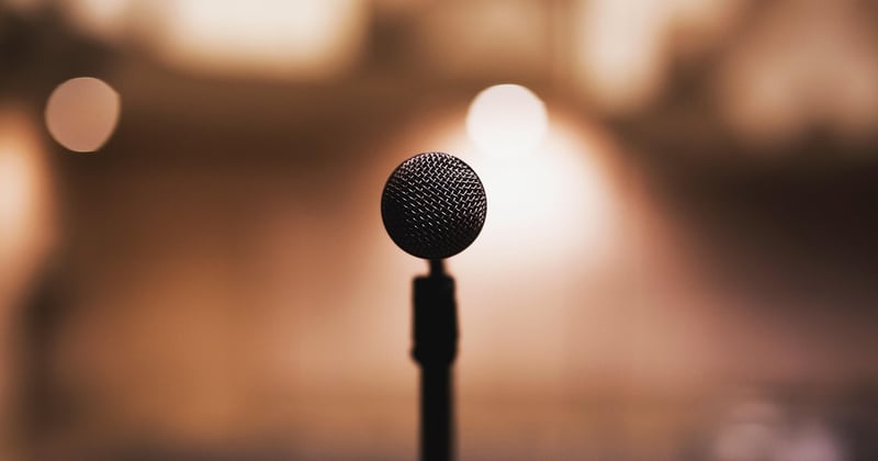 Votre guide pour débuter avec l’assistant vocal de votre maison connectée